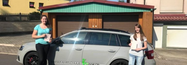 Glückwünsche gehen an Sarah und Jasmin,