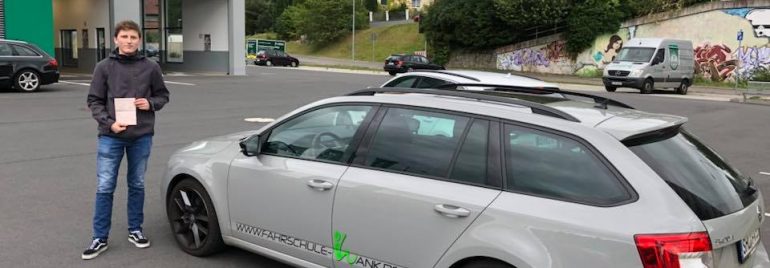 Der Glückwunsch geht an Carl,